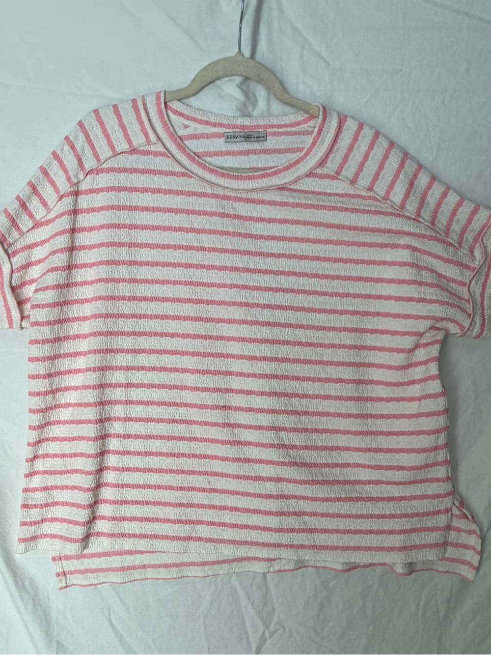 Zenana Outfitters Pink & White Striped Short Sleeve Top. LIKE NEW L/XL